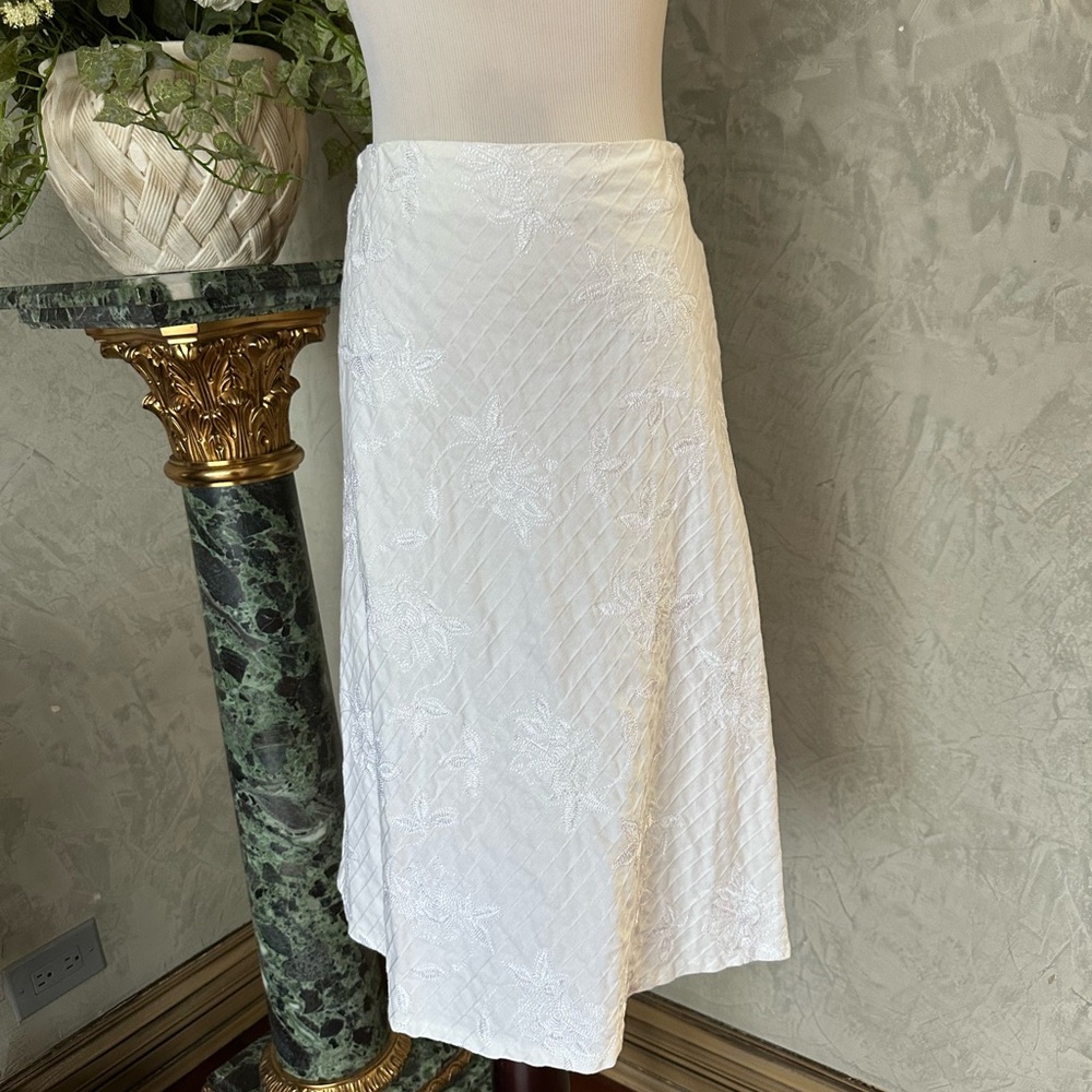 Elegant White Floral A-Line Skirt